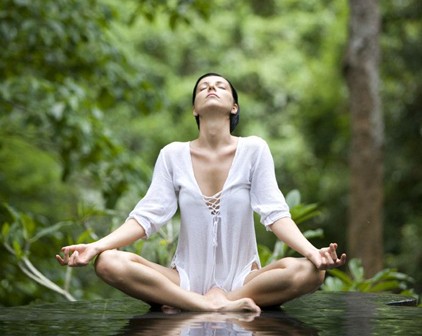 西安雨桐瑜伽分享禅坐前要将万缘放下，行动安详不可粗犷